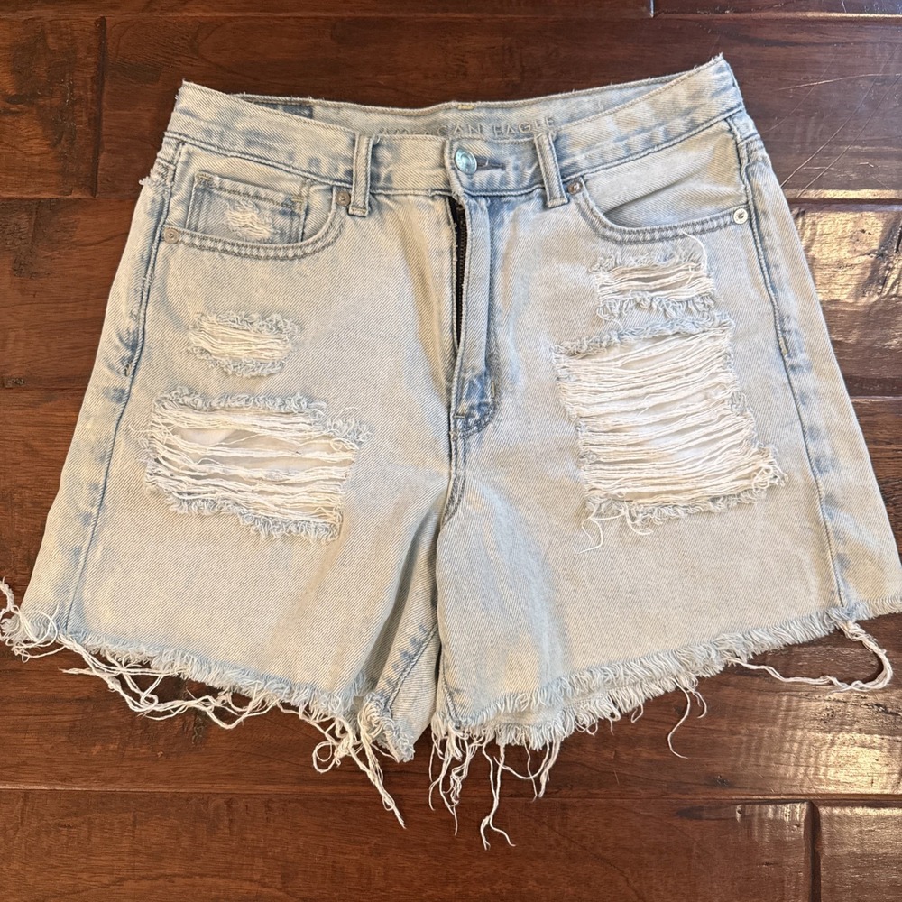 American Eagle Outfitters Distressed Mom Shorts Denim Raw Hem Size 6 Inseam 4"